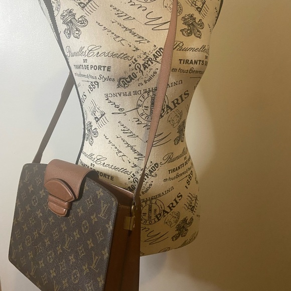 Authentic Louis Vuitton Courcelles Vintage Monogram Canvas Messenger Bag - Picture 2 of 16